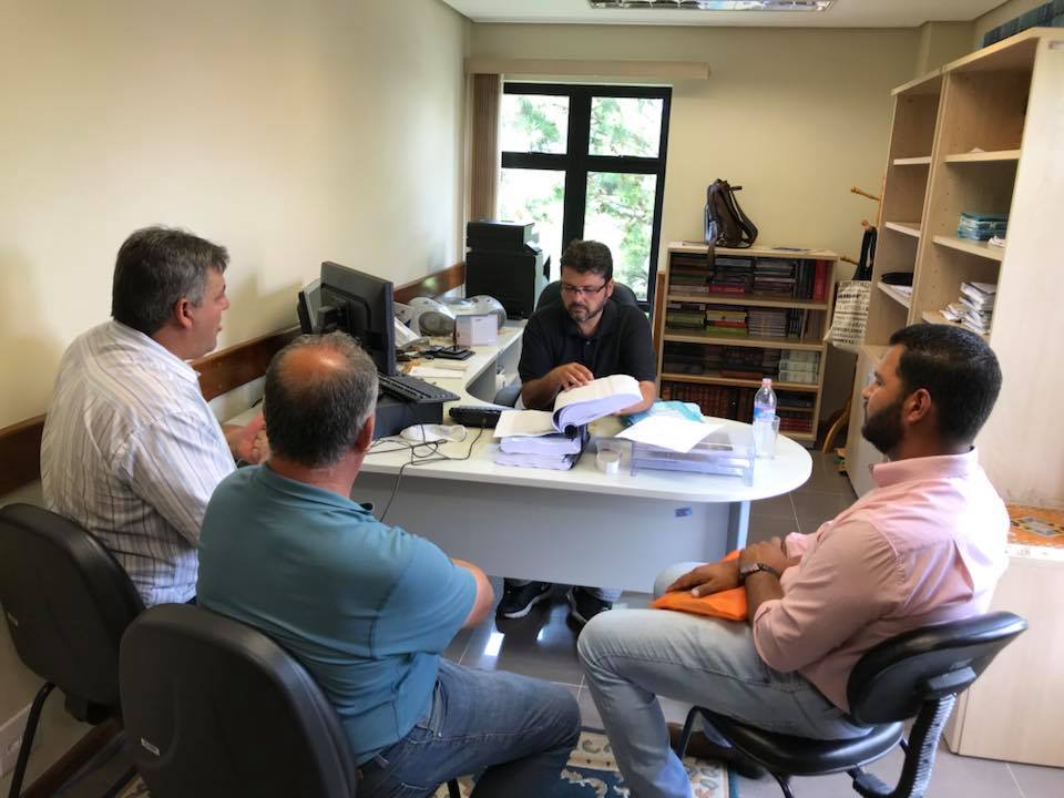 Câmara entrega relatório final de CPI que investiga construção de escola a ministérios públicos