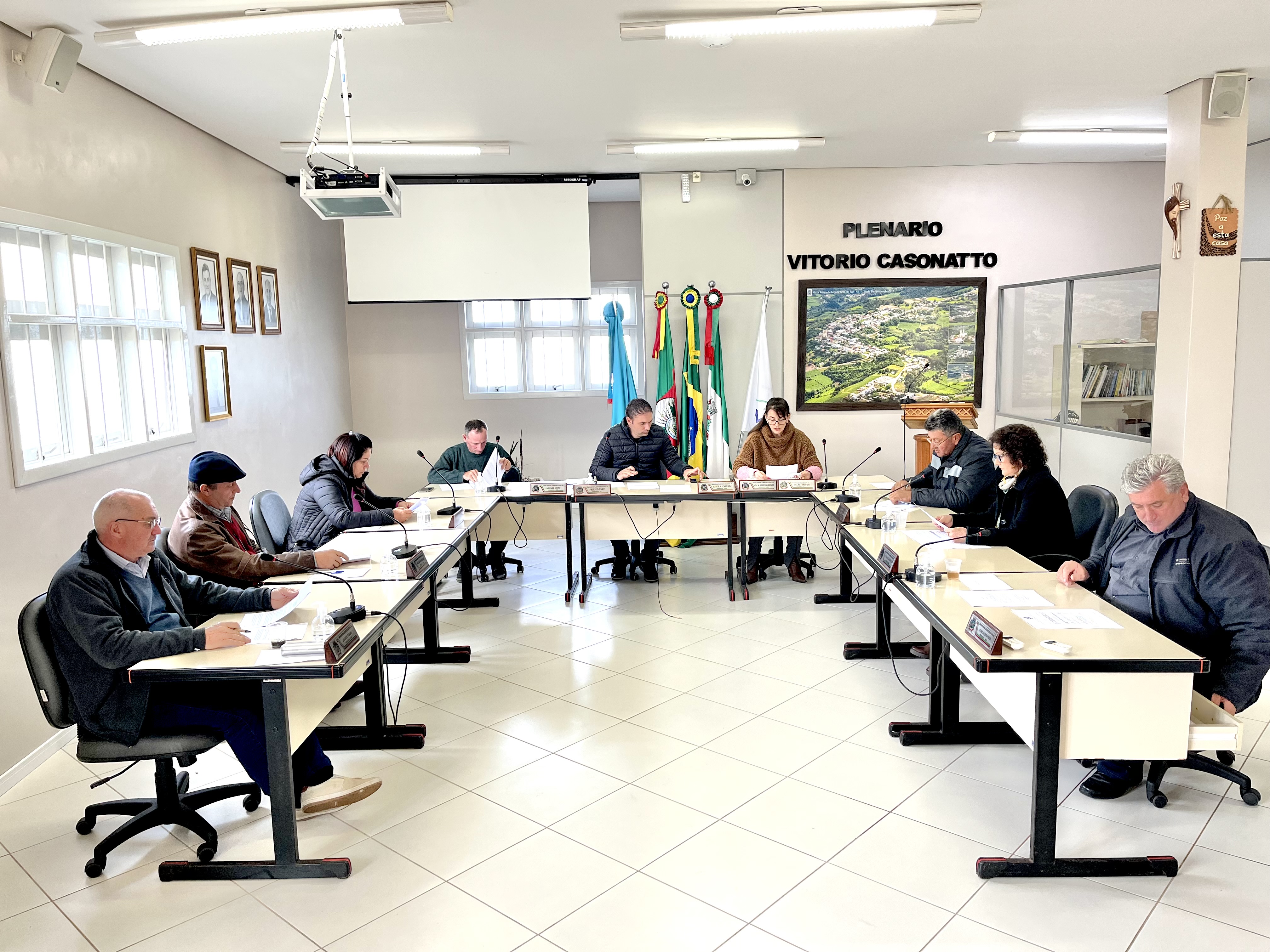 Dois projetos aprovados em sessão extraordinária nesta segunda-feira