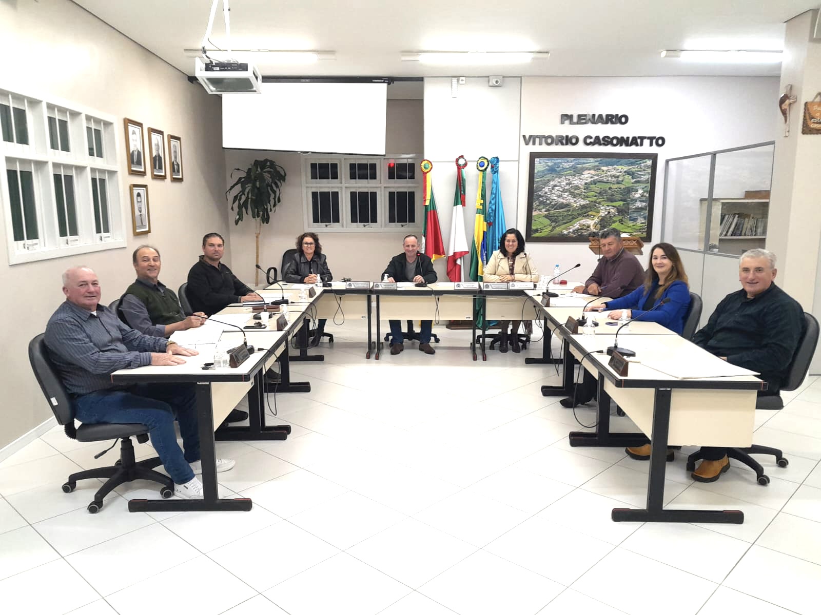 Dois Projetos de Lei e uma Moção foram aprovados em Sessão Ordinária 