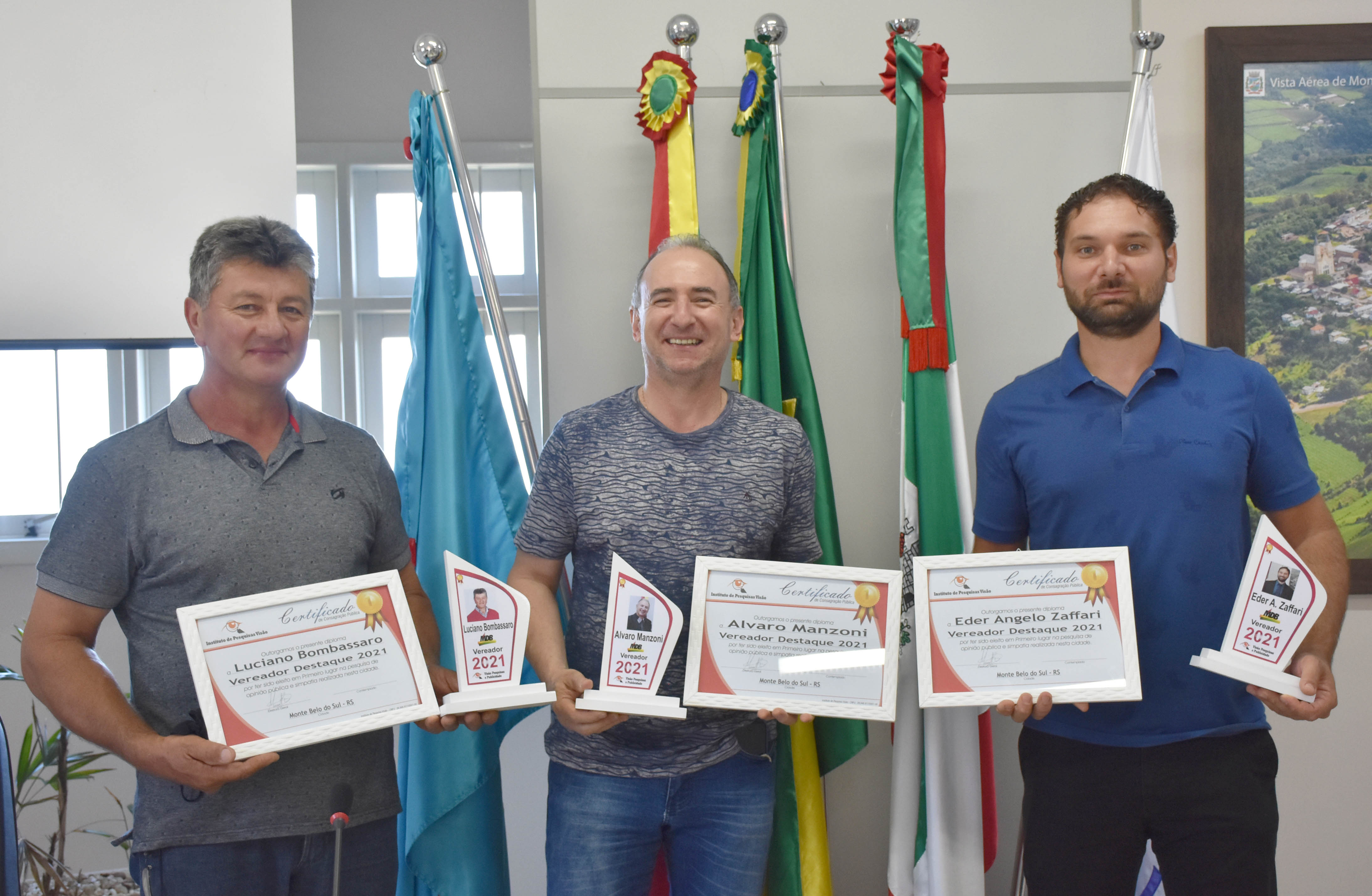 Presidente da Câmara e Vereadores recebem Premiação Destaque 2021