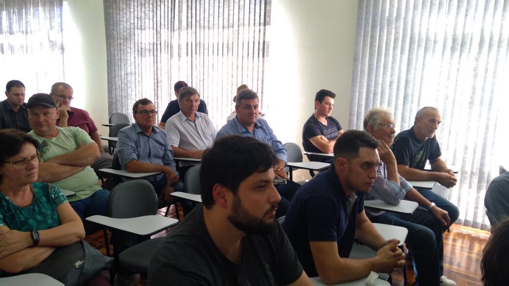 Presidente do Legislativo de Monte Belo do Sul  participa de reunião com agricultores