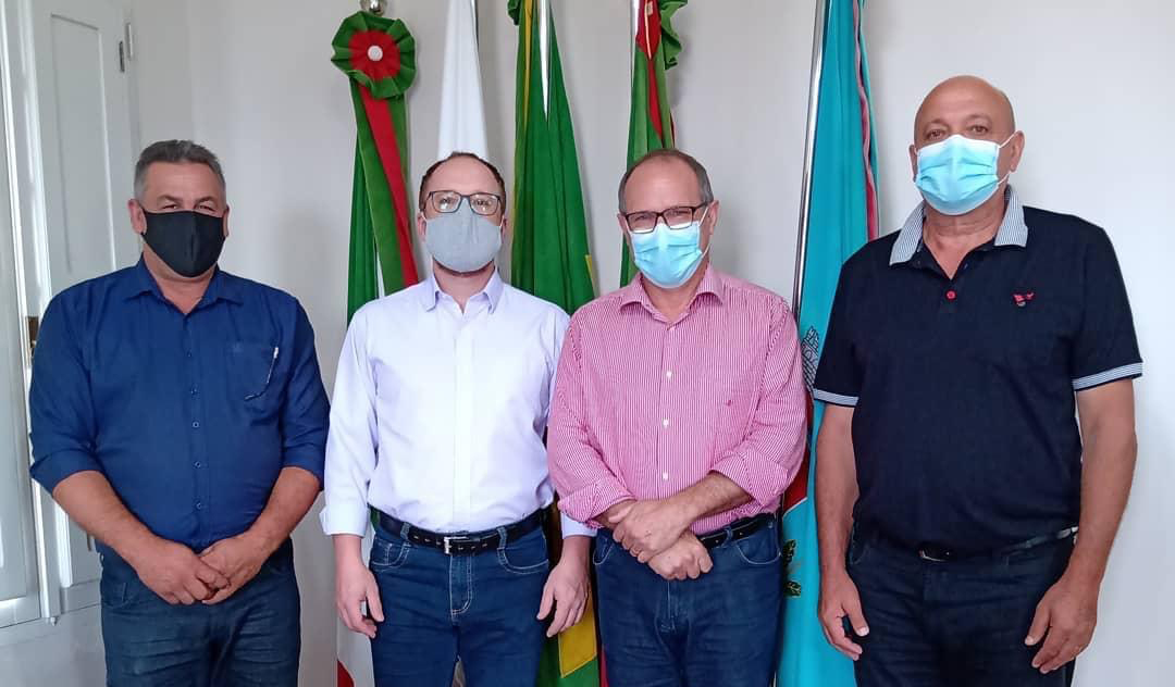 Reunião em busca de recursos para o Município