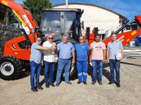 Uma retroescavadeira para Monte Belo do Sul