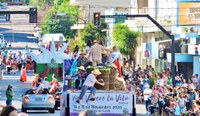 Vereador participa do desfile da 14ª Fenavindima em Flores da Cunha