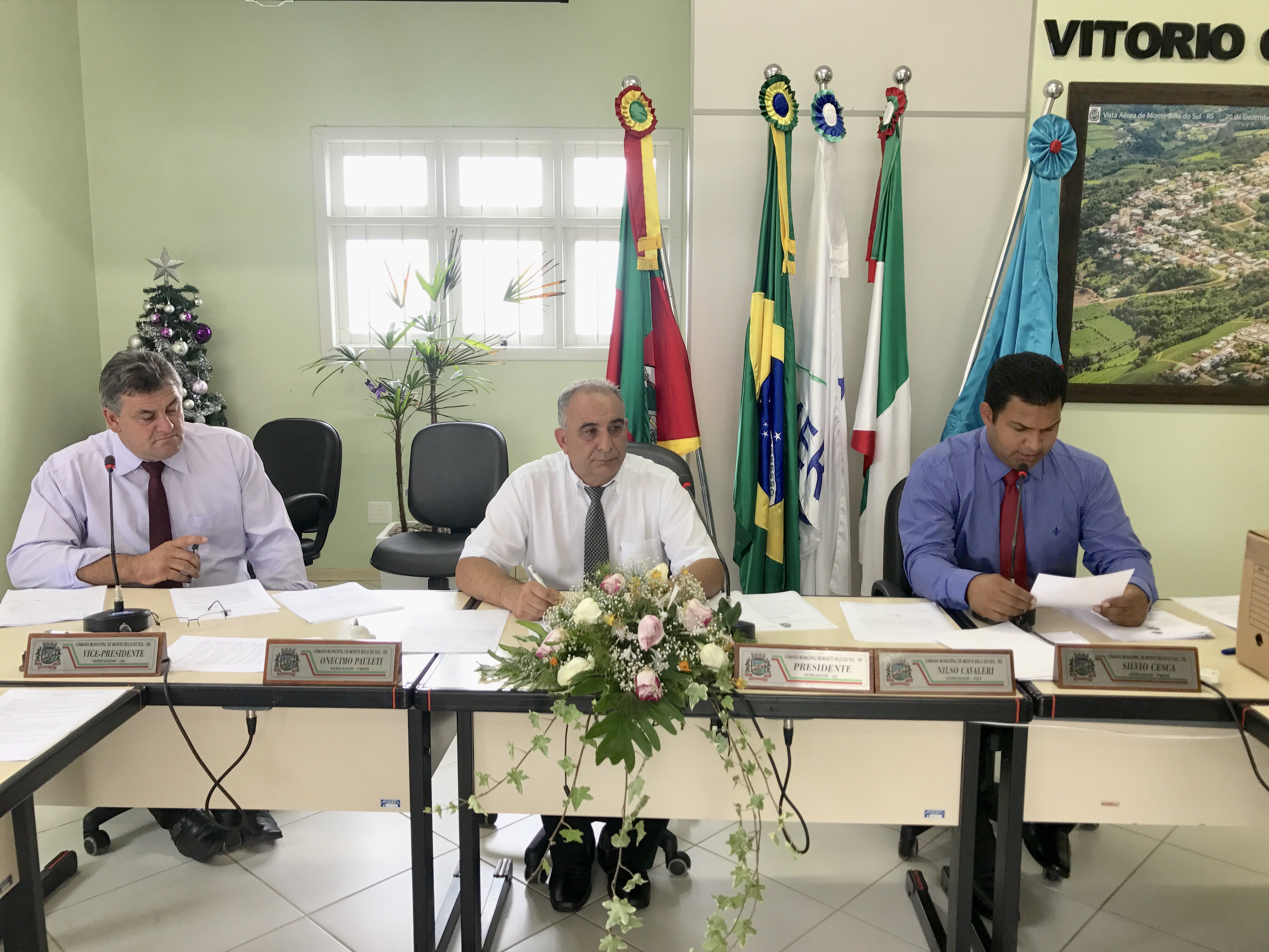 Vereadores aprovam relatório de CPI que investiga construção de escola