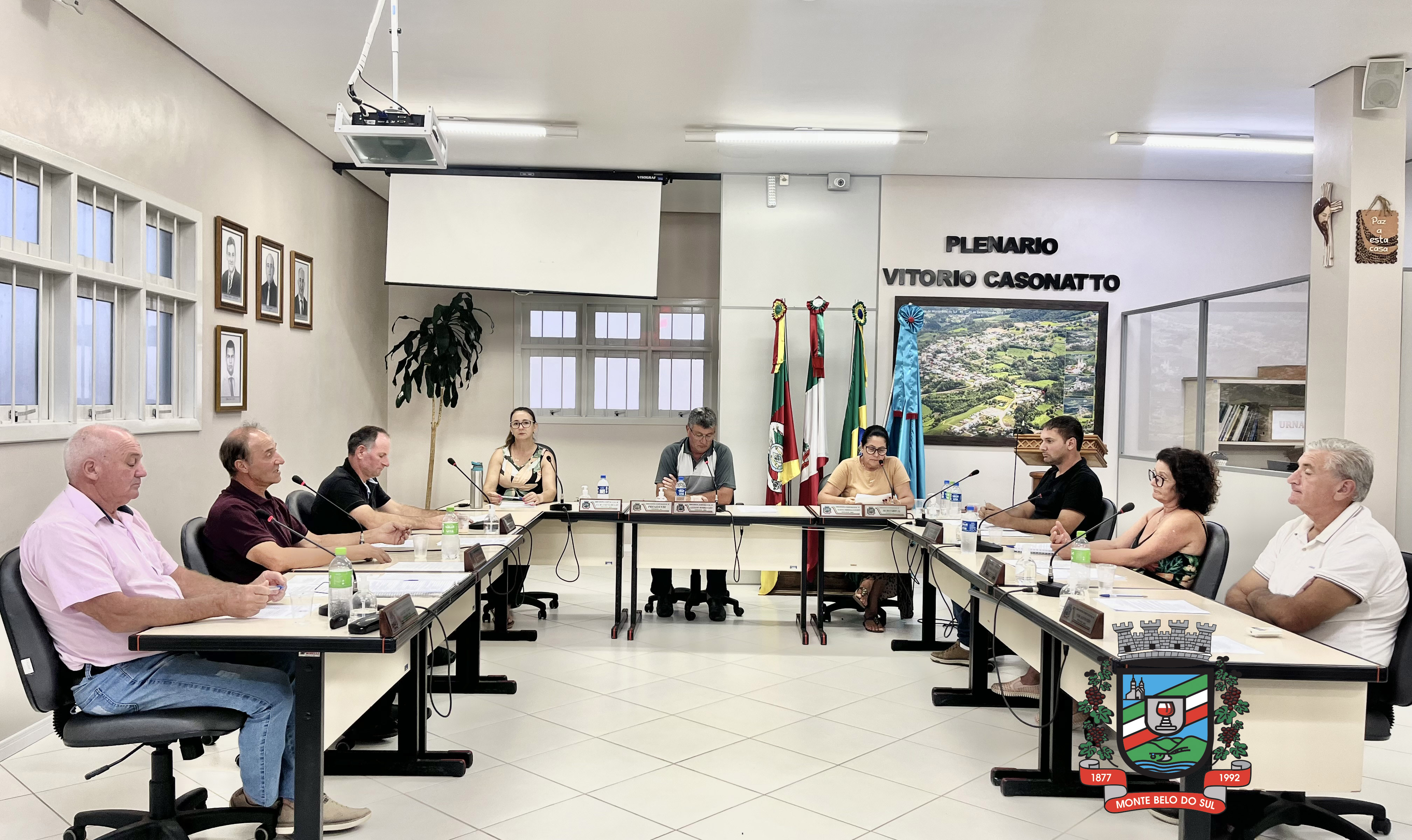 Vereadores aprovam seis Projetos de Lei em sessão extraordinária